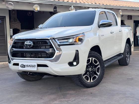 TOYOTA HILUX 2.8 D-4D TURBO DIESEL CD SRX 4X4 AUTOMÁTICO TOYOTA HILUX 2.8 D-4D TURBO DIESEL CD SRX 4X4 AUTOMÁTICO
